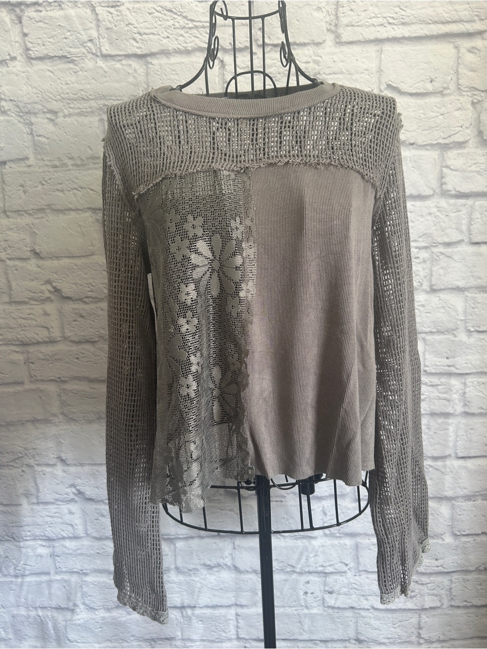 POL Crochet & Lace Patchwork Gray Long Sleeve Top - Picture 5 of 9